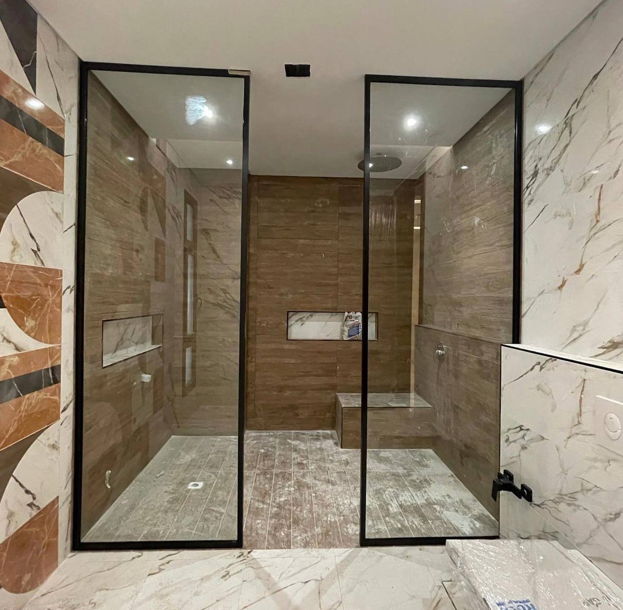 زجاج سيكوريت لمحل
